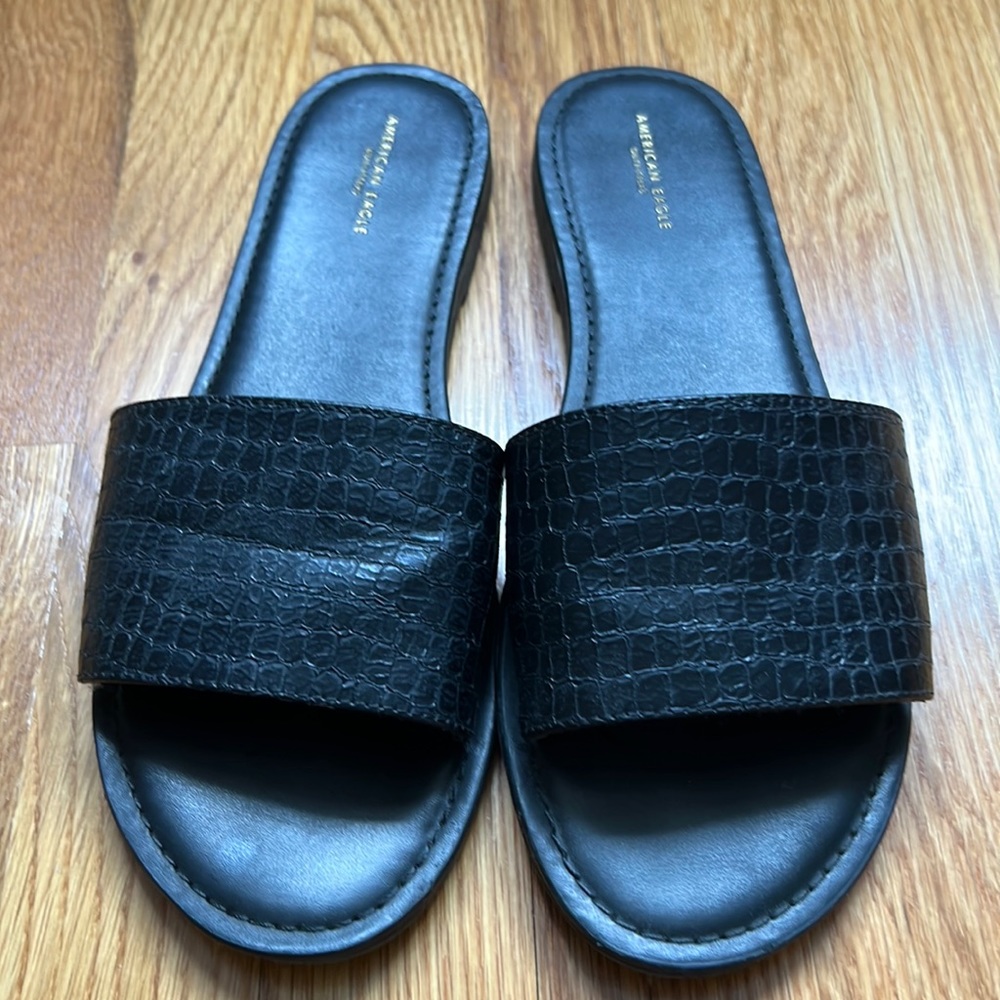 American Eagle women’s flat slide size 9